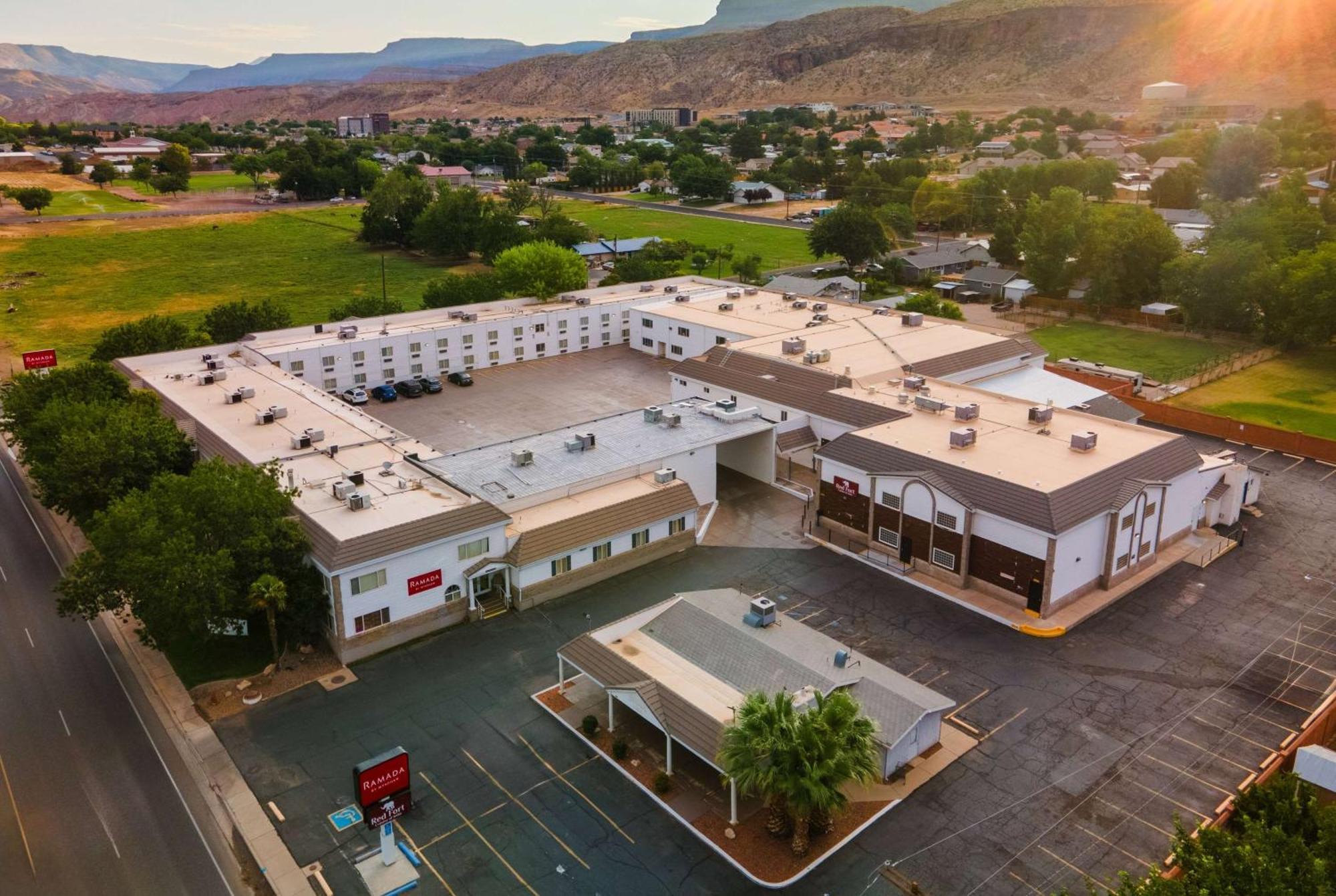 Ramada By Wyndham La Verkin Zion National Park Luaran gambar